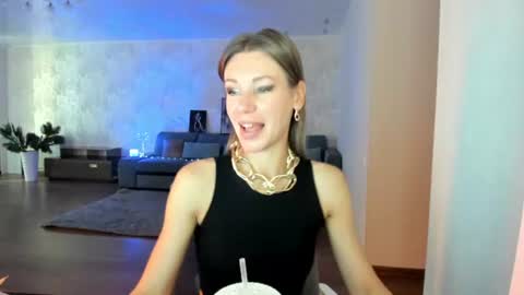 Mia online show from 07/08/26, 04:28