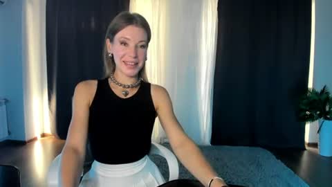 Mia online show from 08/03/26, 04:22