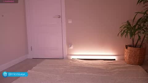 miablueye online show from 10/25/25, 05:30