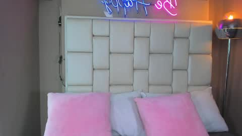 Mia Camille online show from 04/01/26, 06:38