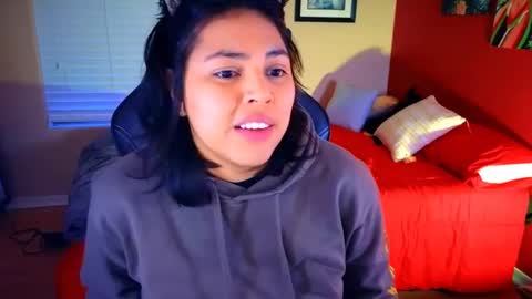 Mia online show from 01/08/25, 12:28