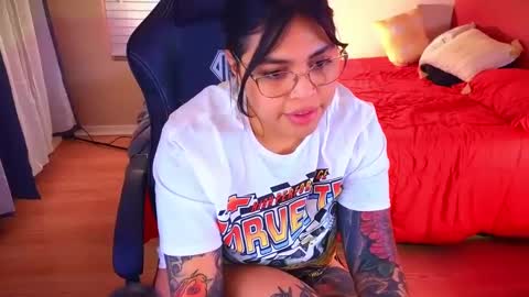 Mia online show from 01/09/25, 03:26