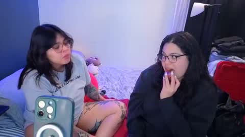 Snapshot of miacanela_xo chatting on 02/11/26, 03:33 Mia online show from 02/11/26, 03:33