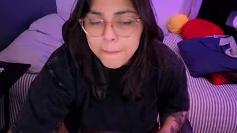 Mia online show from 03/25/26, 02:50