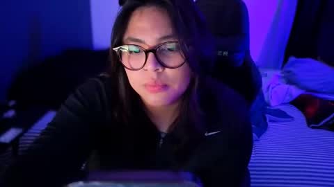 Mia online show from 04/05/26, 02:20