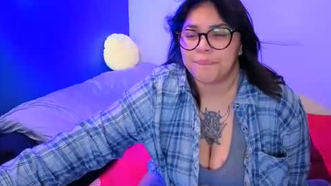 Mia online show from 05/25/26, 02:28
