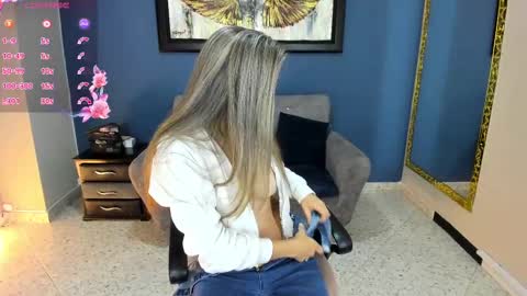 Snapshot of miacarperrlux chatting on 02/17/25, 01:36 MiaCarper online show from 02/17/25, 01:36