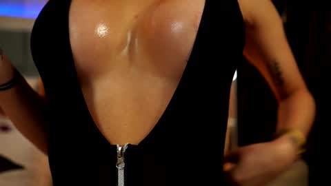 Mia online show from 11/05/25, 09:04