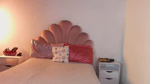 Snapshot of miacolucci_18 chatting on 12/17/25, 11:05 Mary online show from 12/17/25, 11:05