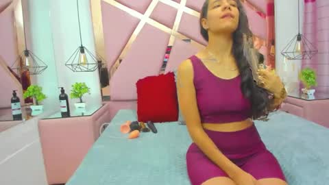 MiaCours online show from 12/16/25, 01:05