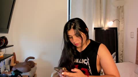 IG Yojanagomez  online show from 02/06/25, 09:06