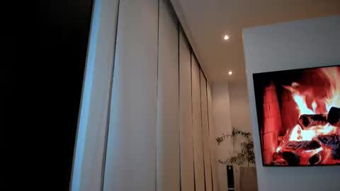 Snapshot of miaduval chatting on 09/19/25, 11:05 Mia online show from 09/19/25, 11:05