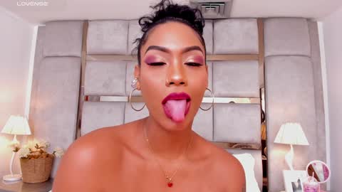 Snapshot of miaebony_ chatting on 12/11/24, 10:27 Call me Mia online show from 12/11/24, 10:27