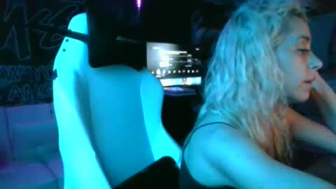 Snapshot of miaellababy chatting on 09/24/25, 06:39 miaellababy online show from 09/24/25, 06:39