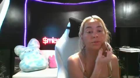 Snapshot of miaellababy chatting on 10/27/25, 12:47 miaellababy online show from 10/27/25, 12:47