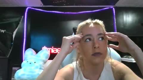 Snapshot of miaellababy chatting on 10/28/25, 01:09 miaellababy online show from 10/28/25, 01:09