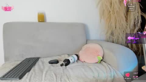 Snapshot of miafisher_ chatting on 10/21/25, 03:57 Miafisher online show from 10/21/25, 03:57