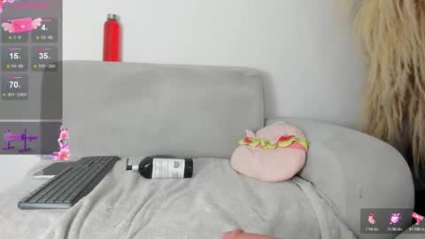 Snapshot of miafisher_ chatting on 12/19/25, 12:50 Miafisher online show from 12/19/25, 12:50