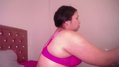 Snapshot of miafuegolatino chatting on 02/17/26, 10:56 mia online show from 02/17/26, 10:56