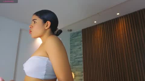 Snapshot of miagomezx chatting on 02/22/26, 02:26 miagomezx online show from 02/22/26, 02:26