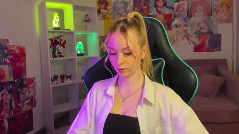 Mia online show from 09/30/25, 05:18