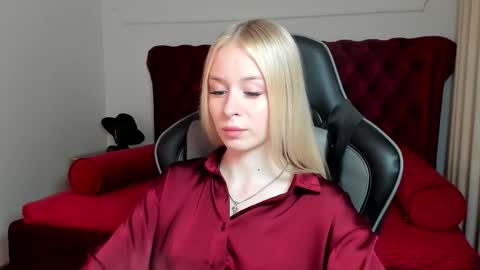 Mia online show from 10/20/25, 07:14