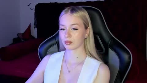 Mia online show from 11/06/25, 06:20