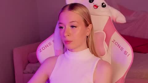 Mia online show from 11/29/25, 05:21