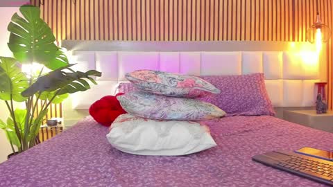 Snapshot of miah_connor chatting on 01/31/25, 12:06 Mia Connor online show from 01/31/25, 12:06