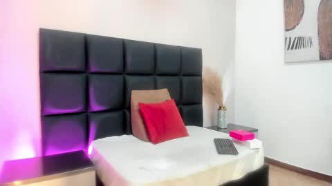 miahertz online show from 02/03/26, 11:59