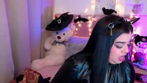 Miah Joness online show from 10/31/25, 02:12