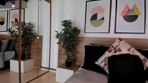 Mia  online show from 10/16/25, 03:40