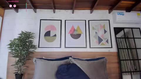 Mia  online show from 12/01/25, 03:44