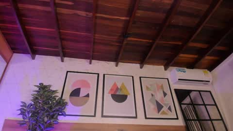 Mia  online show from 04/11/26, 07:45