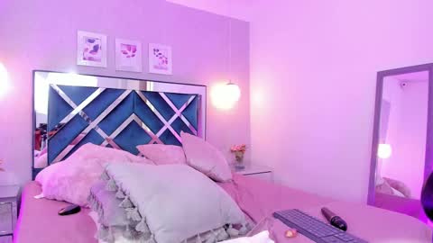 Mia Khalifa online show from 03/08/25, 05:43