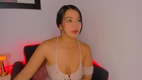 Snapshot of miakris1 chatting on 05/10/26, 02:28 miakris1 online show from 05/10/26, 02:28