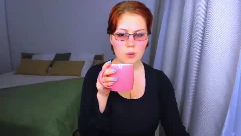 mialacrice online show from 06/09/26, 07:36