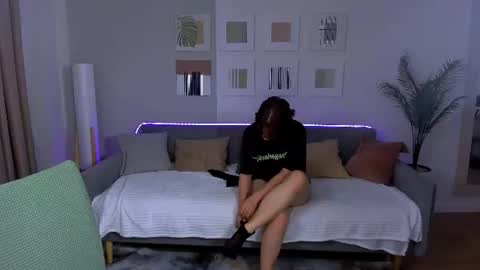 mialacrice online show from 06/21/26, 07:27