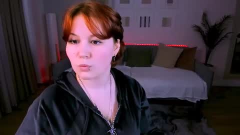 mialacrice online show from 06/29/26, 11:32