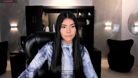 Snapshot of mialaurence_ chatting on 06/17/26, 07:26 Call me Mia online show from 06/17/26, 07:26