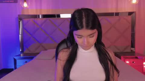 Snapshot of mialaurence_ chatting on 07/08/26, 07:29 Call me Mia online show from 07/08/26, 07:29