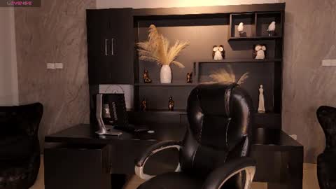 Snapshot of mialaurence_ chatting on 07/17/26, 06:57 Call me Mia online show from 07/17/26, 06:57
