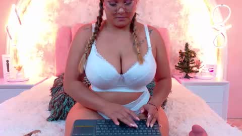 Mia online show from 12/14/25, 04:07