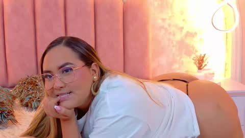 Mia online show from 02/11/26, 03:44