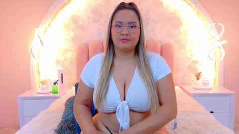 Mia online show from 02/25/26, 04:44