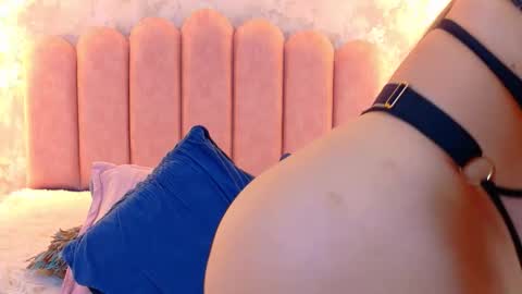 Mia online show from 03/06/26, 04:09