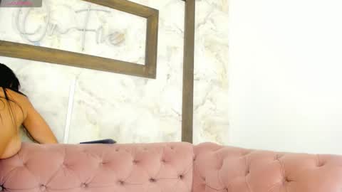 mia logan  online show from 01/08/26, 03:31