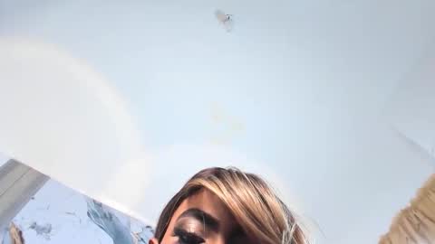 mialuxxi online show from 12/19/25, 05:42