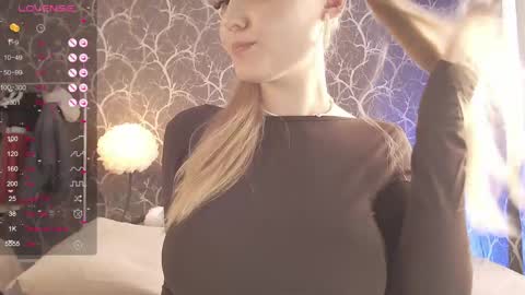 Mia online show from 03/22/26, 12:41