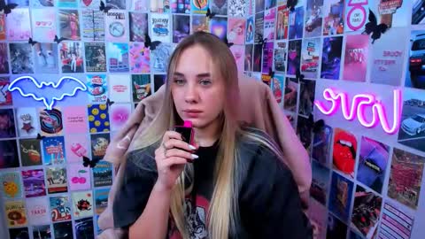 Snapshot of miamilas chatting on 10/07/25, 04:20 miamilas online show from 10/07/25, 04:20